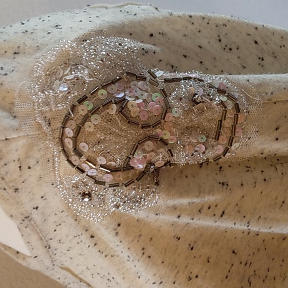 Eyeshadow long sleeve with beadwork on the shoulders - Picture 1 of 3